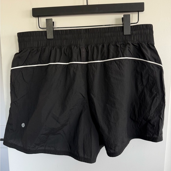 Lululemon License to Train High-Rise Lightweight Short 4" Size 12 - Picture 8 of 9